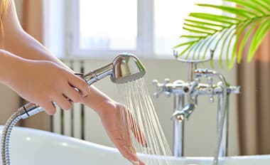 Užitočný tip: Ako udržať sprchovú hlavicu čistú aj bez námahy? Budete prekvapení, aké je to jednoduché!
