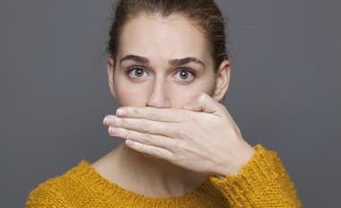 Za zápachom z úst nehľadajte iba POKAZENÉ ZUBY, problém môže byť vážnejší: Baktéria v ústach, ktorá zvyšuje riziko srdcových ochorení
