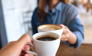 Skúsená baristka vysvetľuje, akú KÁVU preferujú muži a akú ženy: Ide o viac, ako iba o kofeín či mlieko, toto o nás VYPOVEDÁ veľa!