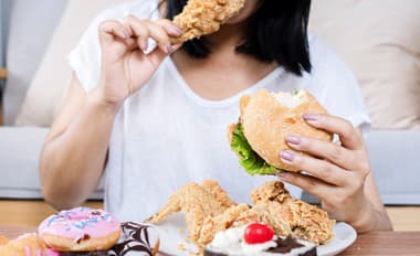 Vysoký cholesterol vážne OHROZUJE vaše zdravie: Tento LACNÝ domáci nápoj si s ním dokáže poradiť! Čo budete potrebovať?
