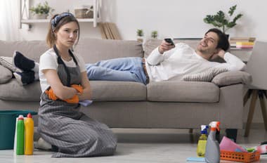 Strategická neschopnosť ALEBO keď sa partner vyhýba domácim prácam: POZOR, nemôžete robiť všetko SAMA, zničíte si vzťah!