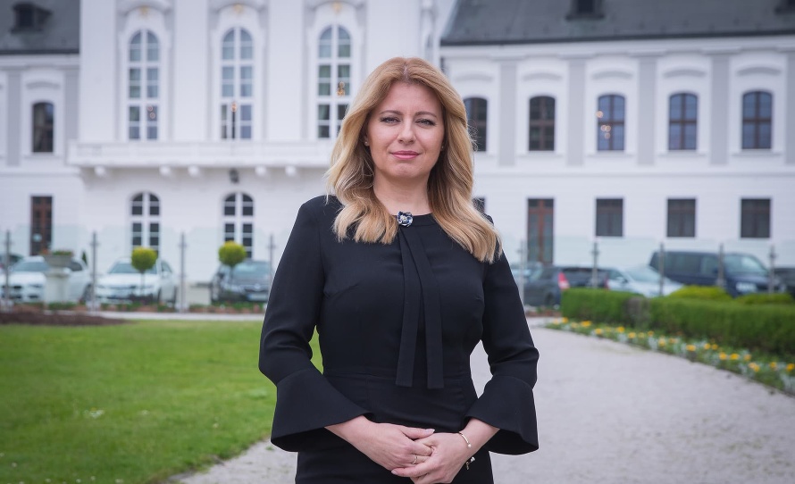 Prezidentka Zuzana Čaputová reprezentuje Slovensko v nádherných outfitoch! 