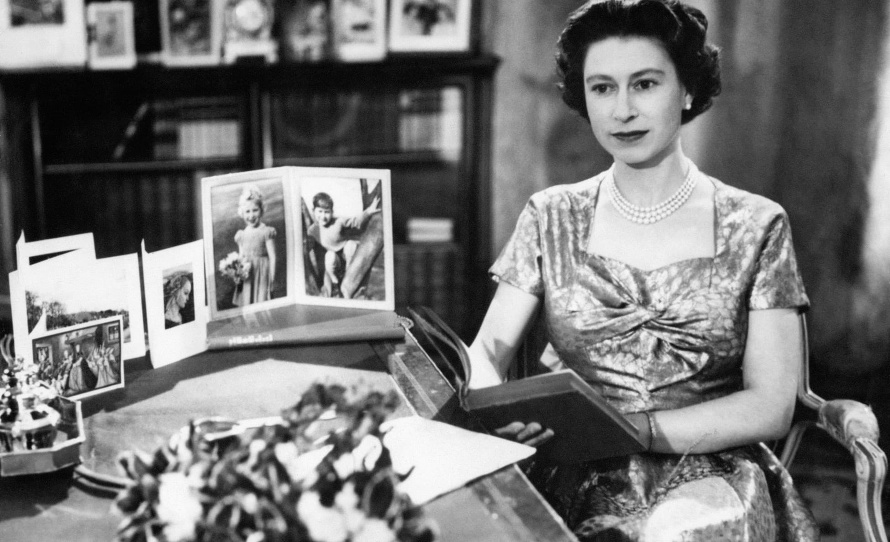 Britská kráľovská rodina a zvyšok sveta smúti. Kráľovná Alžbeta II. navždy odišla vo veku 96 rokov.