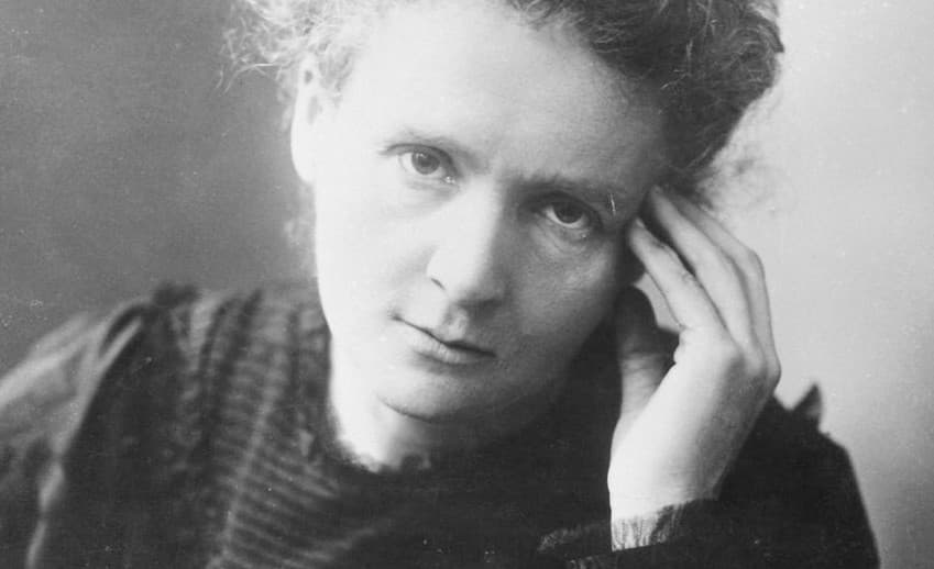 Bola významnou francúzsko-poľskou vedkyňou na poli chémie a fyziky. Lenže prelomové dielo, ktoré ju preslávilo, viedlo aj k jej zániku.
