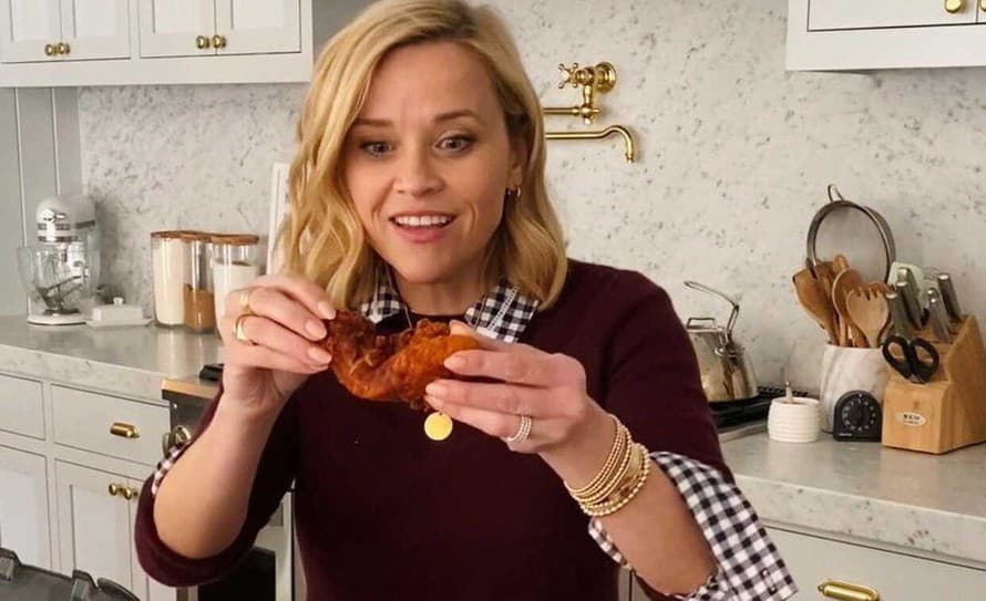 46-ročná Reese Witherspoon patrí k herečkám, ktoré nepodľahli trendom v stravovaní. Žije tak, ako sa páči jej! 