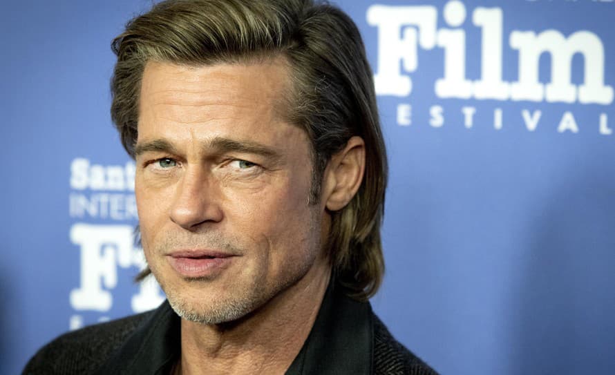 Brad Pitt priviedol na premiéru svojho nového filmu Babylon priateľku Ines de Ramon. Údajne spolu plánujú osláviť aj príchod nového roka.
