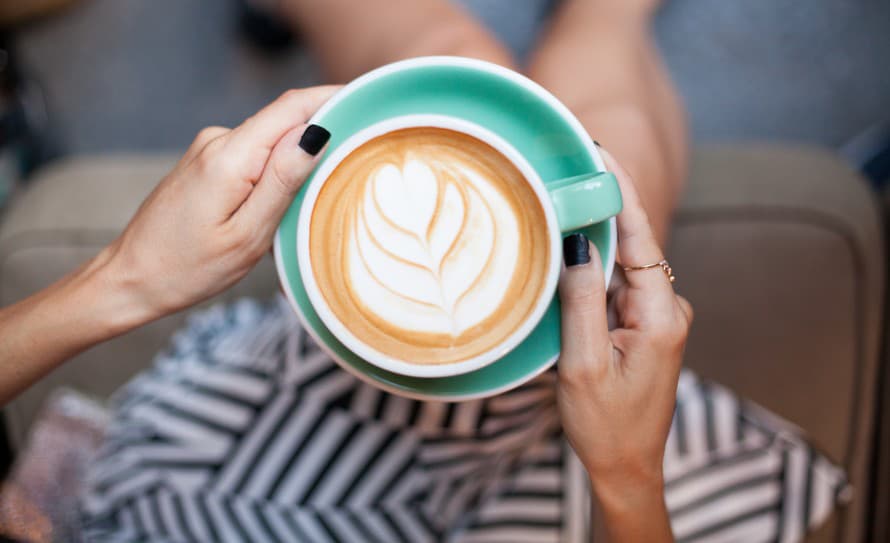 Považujete sa za skúsenú kávoholičku? Tak schválne, či vás niektorá z nasledujúcich otázok o voňavom kofeínovom zázraku zaskočí! 