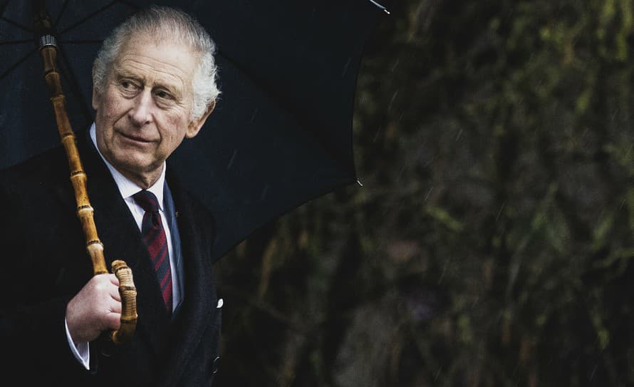 Bývalý zamestnanec britskej kráľovskej rodiny vyvracia štipľavé tvrdenia princa Harryho o tom, akým bol kráľ Karol III. otcom. 
