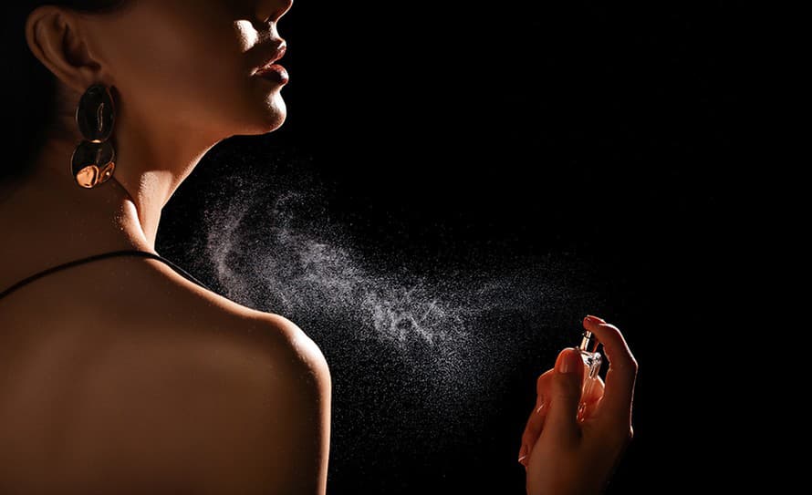 Bojujete s výdržou pri svojej obľúbenej vôni? Poradíme vám, ako svoju vôňu udržať na tele čo možno najdlhšiu dobu.