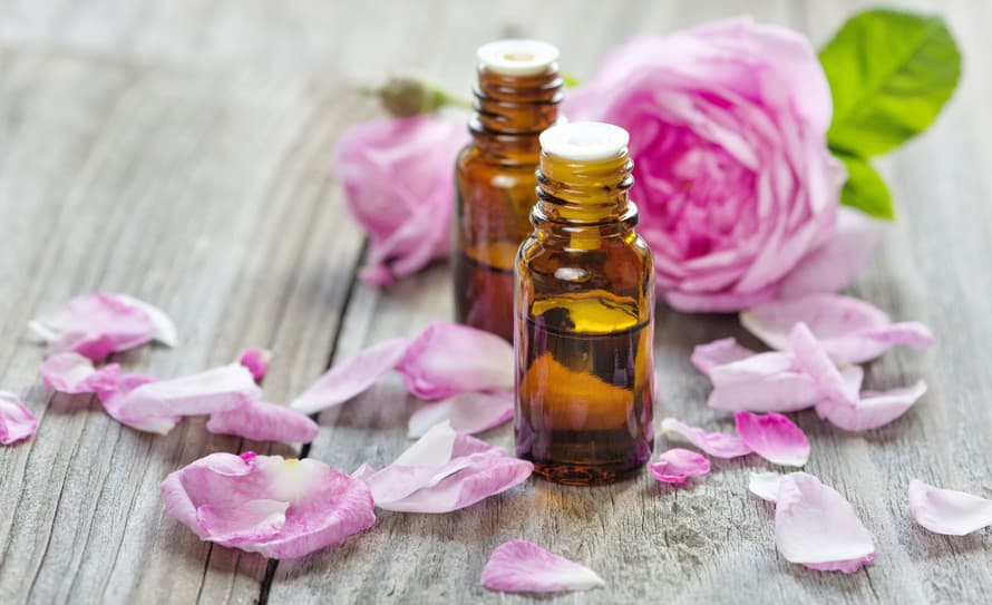 Pokiaľ ide o starostlivosť o pleť, olej z kvetov ruže je skutočným zázrakom.  Dodáva pokožke vlhkosť, má upokojujúce účinky a je prirodzeným ...