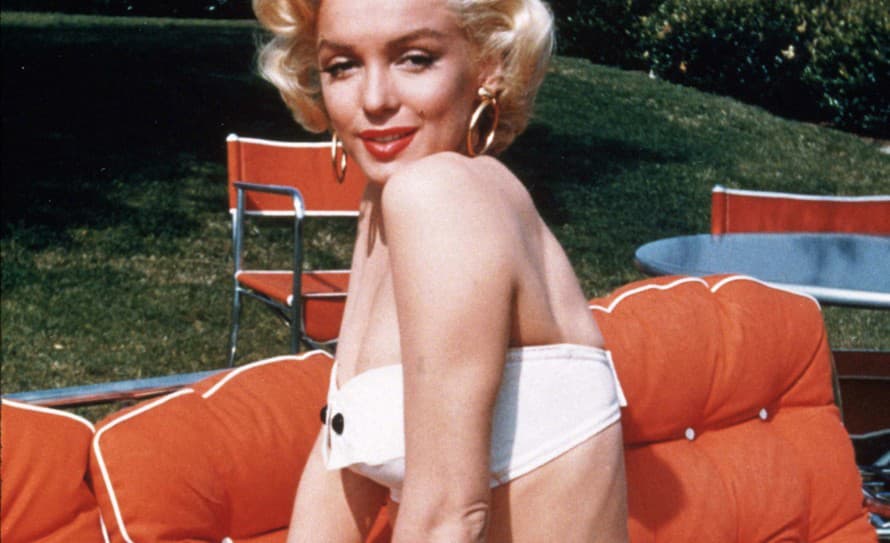 Bez preháňania je Marilyn Monroe nezabudnuteľnou hollywoodskou hviezdou. Zbožňovali ju zástupy mužov, a svojim vzhľadom inšpirovala milióny ...