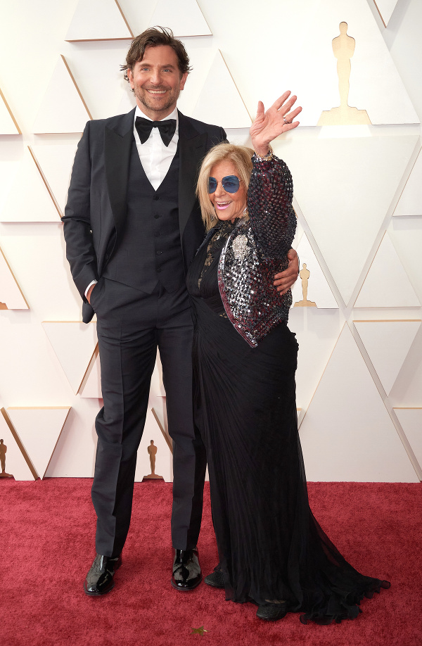 BRADLEY COOPER AND GLORIA CAMPANO during red carpet arrivals for the 94th Academy Awards