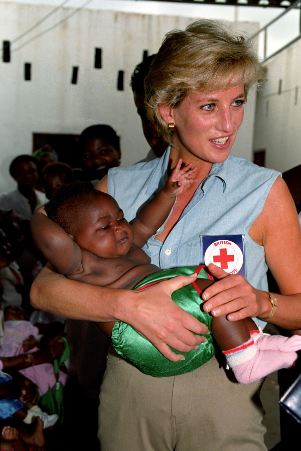 Princezná Diana v Angole, 1997.