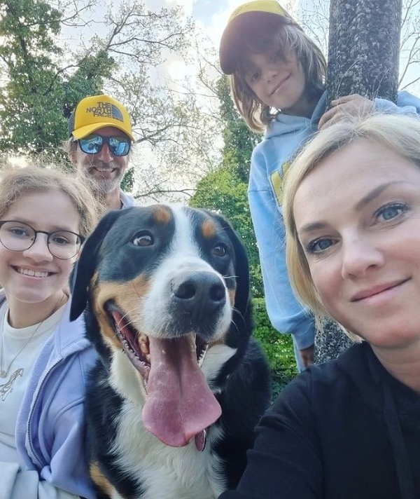 Monika s rodinou na prechádzke