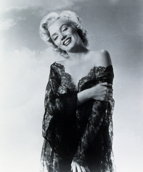Marilyn Monroe očarila mnoho mužov povestnými prednosťami.