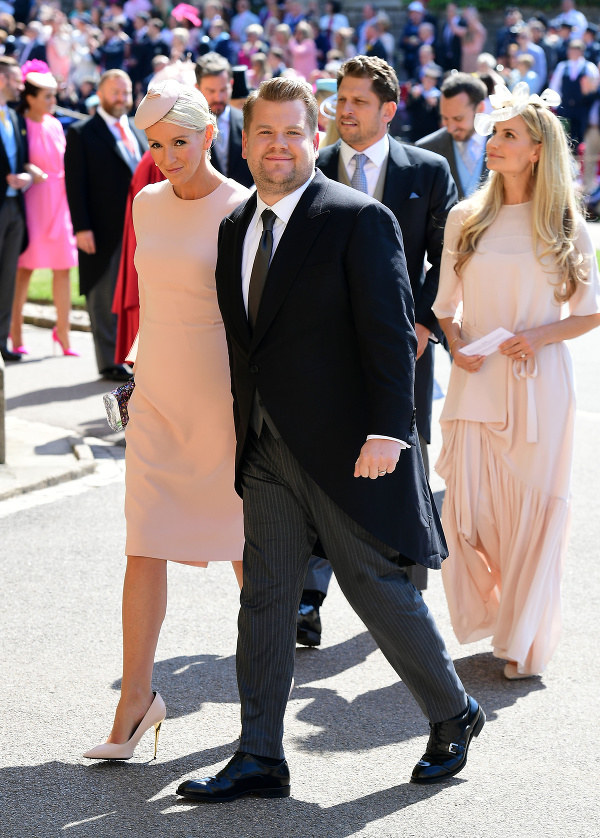 James s manželkou na svadbe princa Harryho a Meghan Markle.