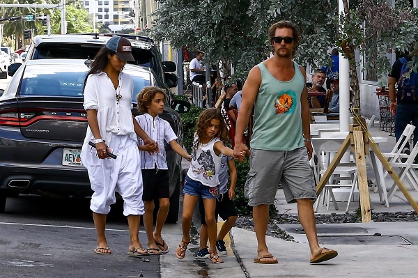 Camila Alves a  Matthew McConaughey s rodinou