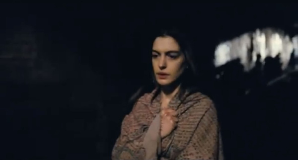 Anne Hathaway vo filme Bedári