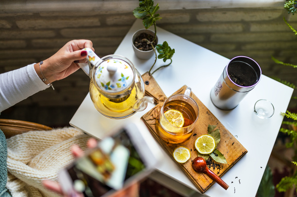 Zelený čaj pomáha v redukcii tuku v oblasti brucha. Vypite aspoň dve šálky denne.