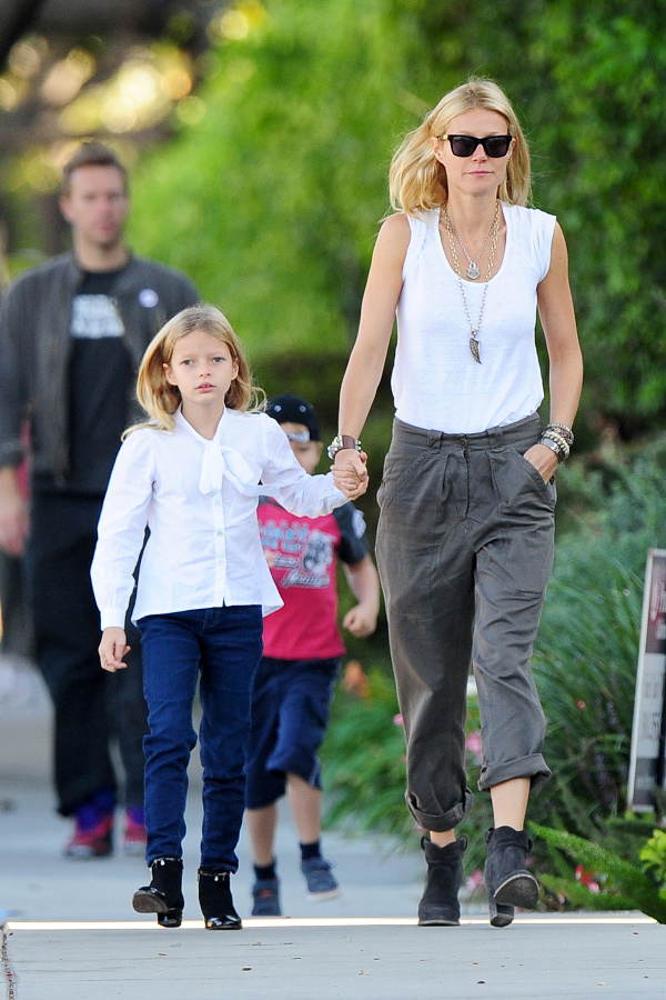Apple Martin s matkou Gwyneth Paltrow