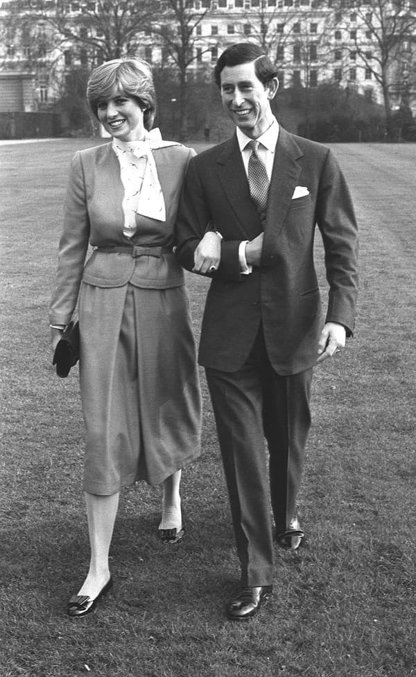 Diana počas zásnub s princom Charlesom.