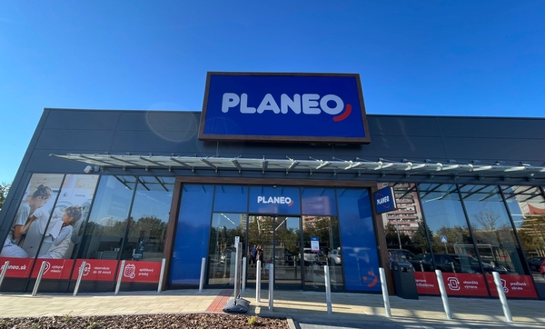 PLANEO Elektro má nové, sviežejšie logo.