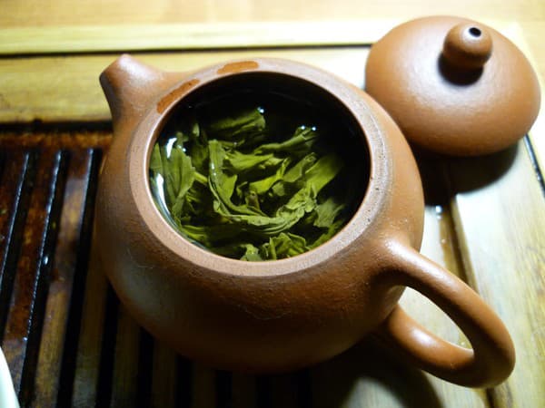 Nebojte sa vypiť jednu šálku zeleného čaju denne!