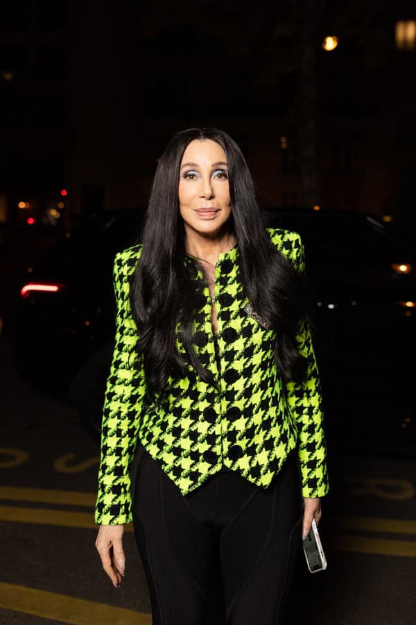  Cher 