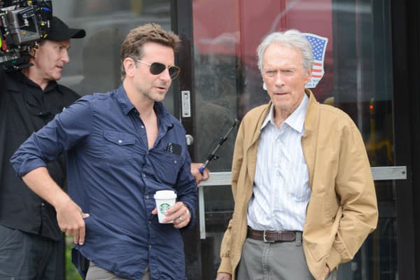 Bradley Cooper a Clint Eastwood.