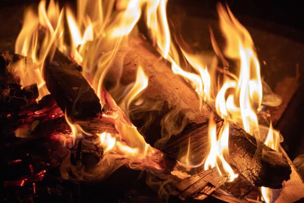 Oheň môže byť znakom silnej lásky a citov.