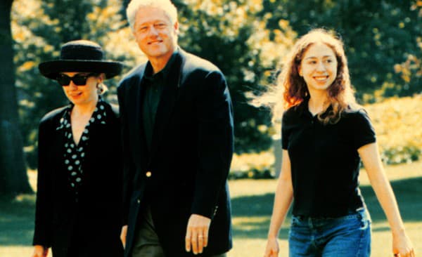 Clintonovci chceli, aby Chelsea mala normálnu mladosť.