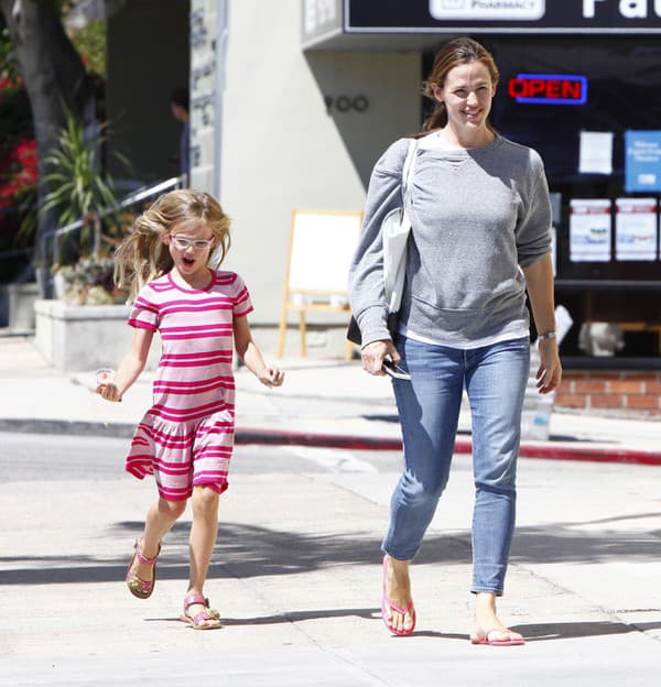 Violet Affleck s mamou Jennifer Garner.