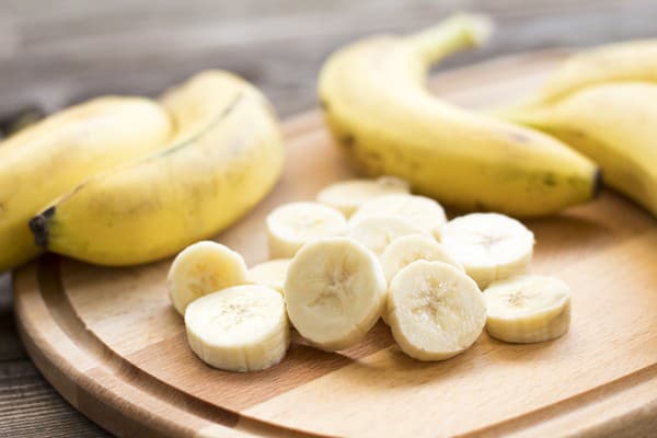 Banány obsahujú vysoký podiel vody, vďaka čomu hydratujú. 