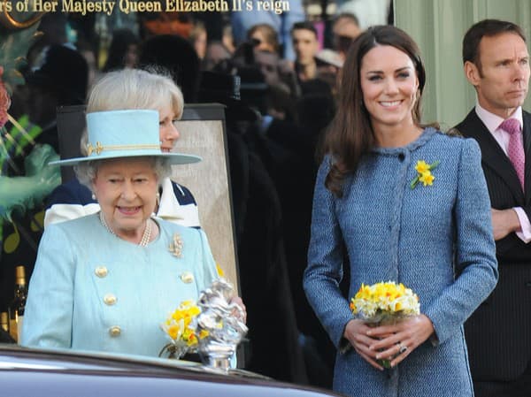 Kráľovná Alžbeta II. a vojvodkyňa Kate (2012)