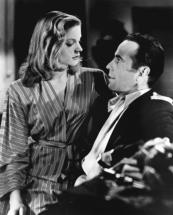 Humphrey Bogart a Lauren Bacall vo filme Mať a nemať.