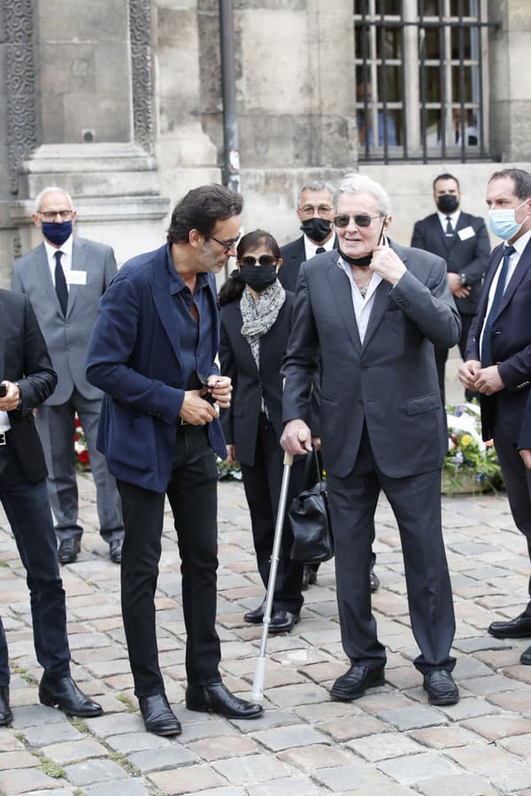 Alain Delon so synom Anthonym na pohrebe Jeana-Paula Belmonda.