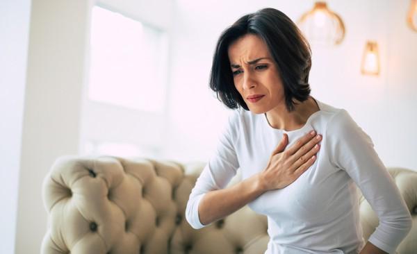Typické príznaky srdcového infarktu sú známe, no niekedy je ich ťažko rozpoznať, nakoľko sa u každého líšia. 