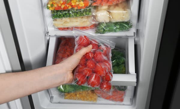 Nie všetko jedlé sa môže skladovať v mrazničke.