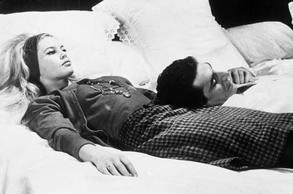 Brigitte Bardot vo filme Láska na vankúši.