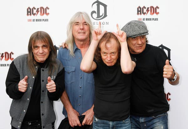 Malcolm Young (vľavo) s kapelou AC/DC