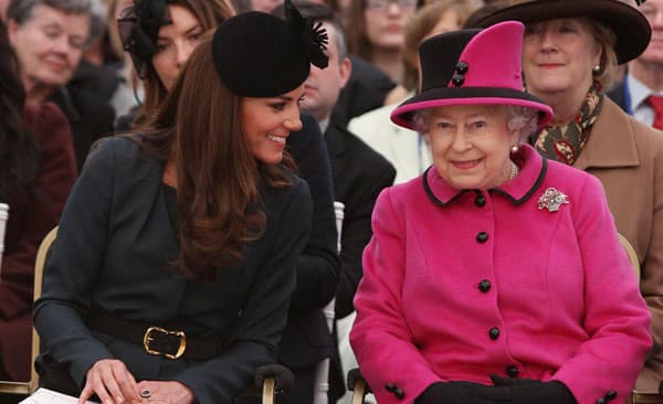 Kráľovná Alžbeta II. a Kate Middleton
