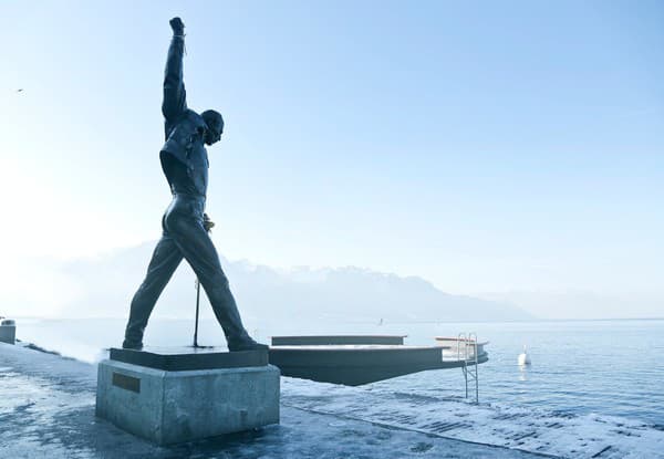 Socha Freddieho Mercuryho vo Švajčiarsku.