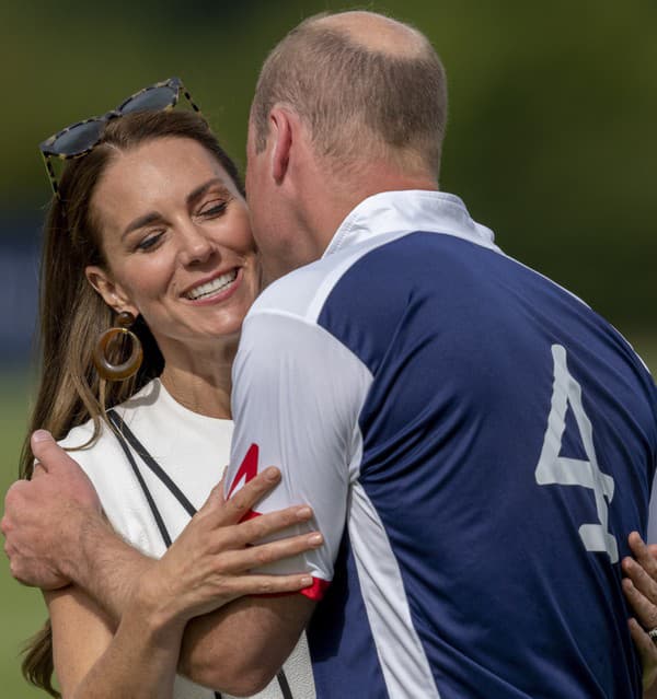 Kate Middleton sa farebnému laku na nechty roky vyhýbala. Teraz prišla zmena! 