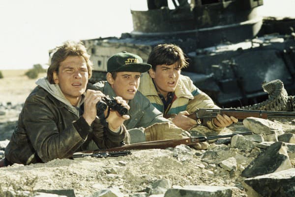 Záber z filmu Red Dawn. Patrick Swayze je prvý zľava. 