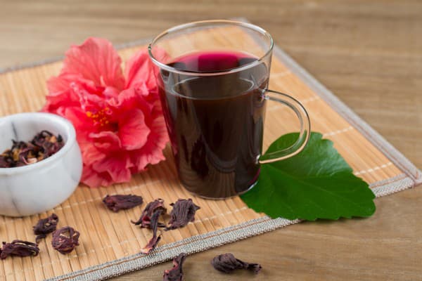 Ibištekový čaj pomáha chrániť aj pečeň a znižuje cholesterol.