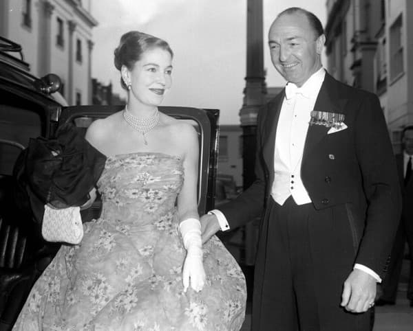 John Profumo s manželkou, herečkou Valerie Hobson