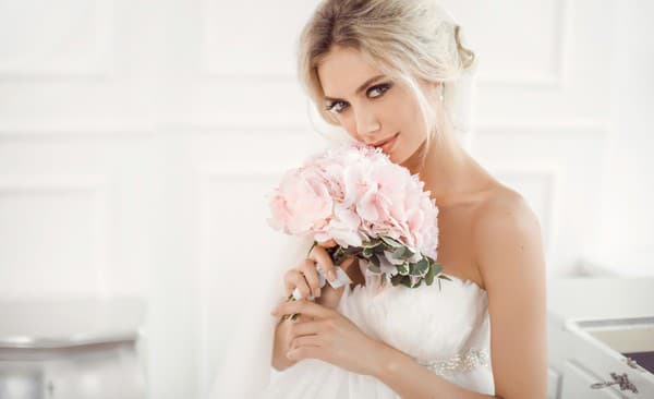 Objavte nové svadobné trendy, ktorým dominujú kvety! 