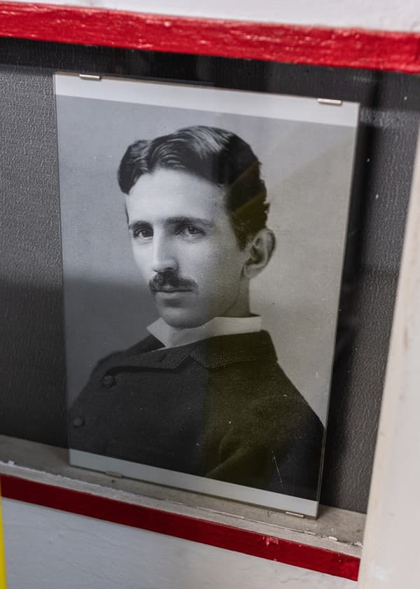 Nikola Tesla mal zomrieť ako panic.