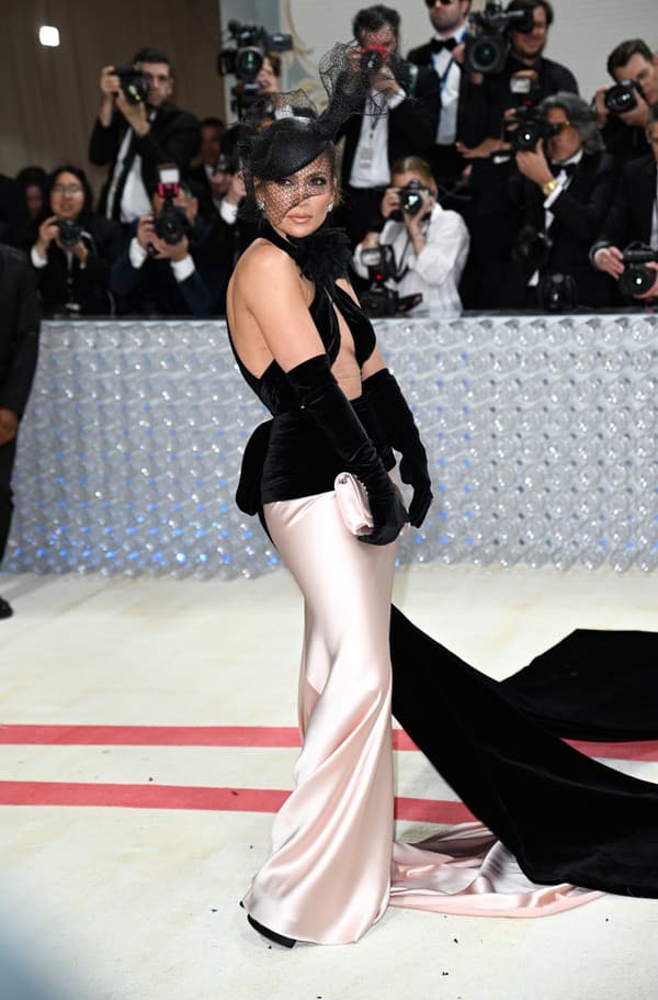 Jennifer Lopez vyzerá aj po 50-ke kúzelne.