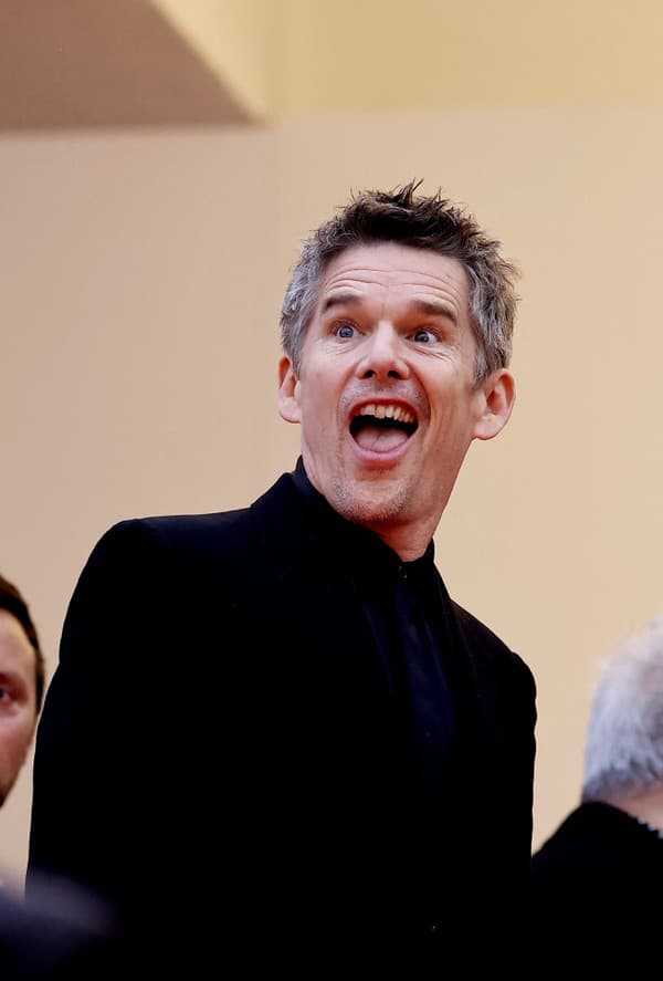 Ethan Hawke ovládol Cannes novým imidžom.